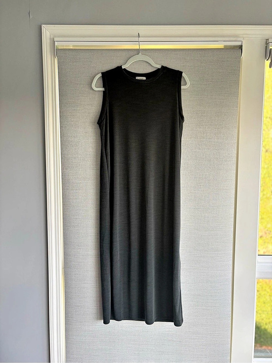 Nicole Miller Dresses & Skirts - Nicole Miller Sleeveless Tank Midi Dress